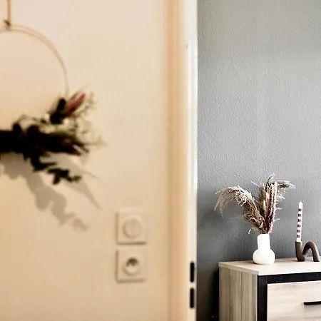 Proche Grands Axes - Parking Prive Apartment *
